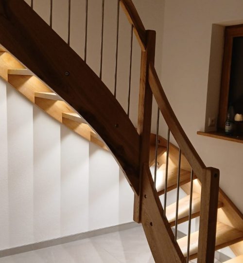 Holztreppe aus Echt-Holz